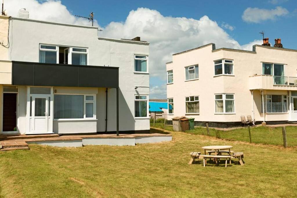 Beachfront Apartment - Ground Floor Apartment With Sea Views, Next To The Beach, Bridlington, North Yorkshire Bessingby Exterior foto