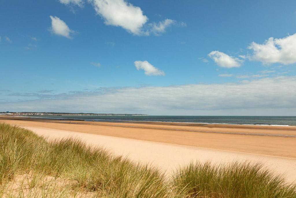 Beachfront Apartment - Ground Floor Apartment With Sea Views, Next To The Beach, Bridlington, North Yorkshire Bessingby Exterior foto