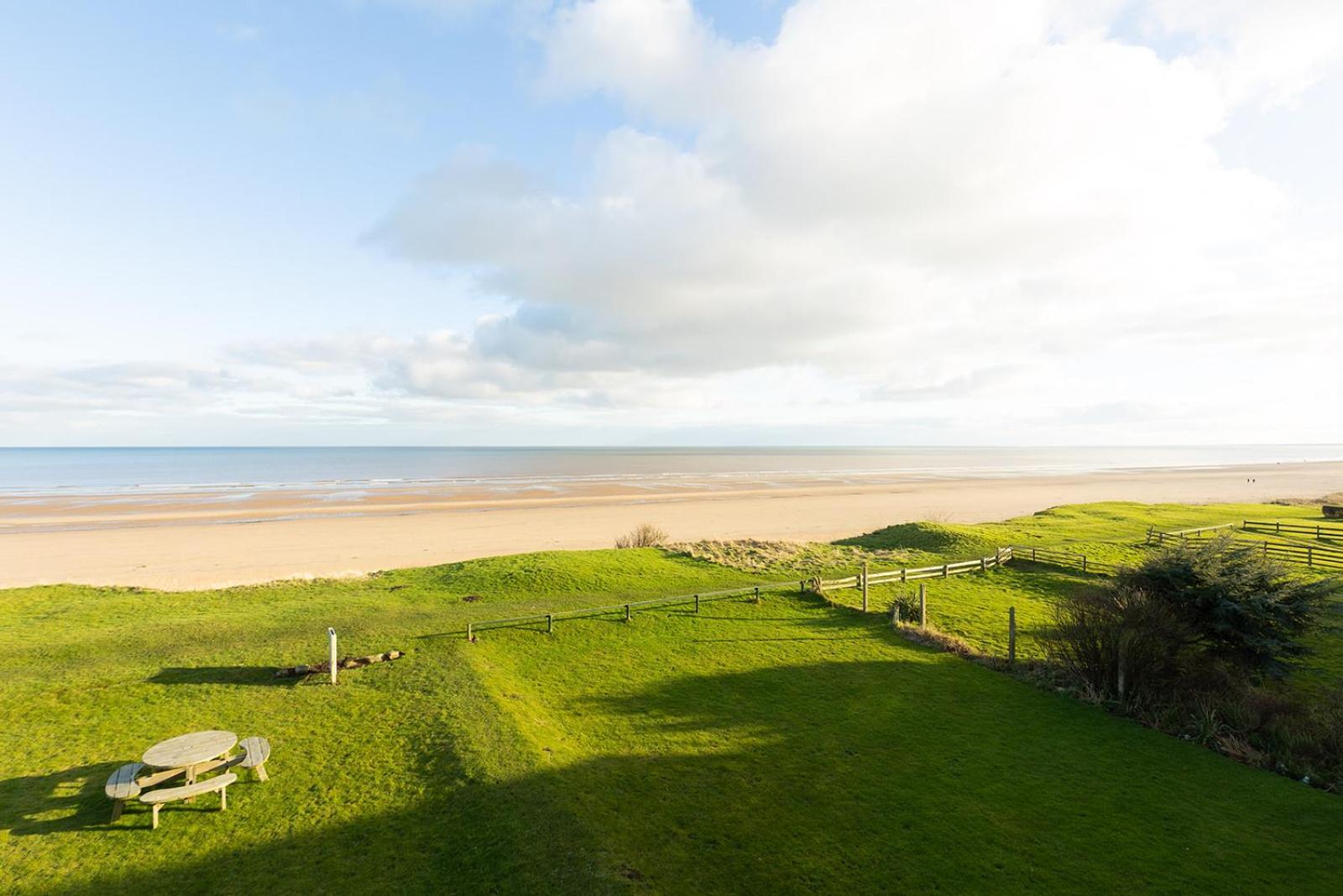 Beachfront Apartment - Ground Floor Apartment With Sea Views, Next To The Beach, Bridlington, North Yorkshire Bessingby Exterior foto